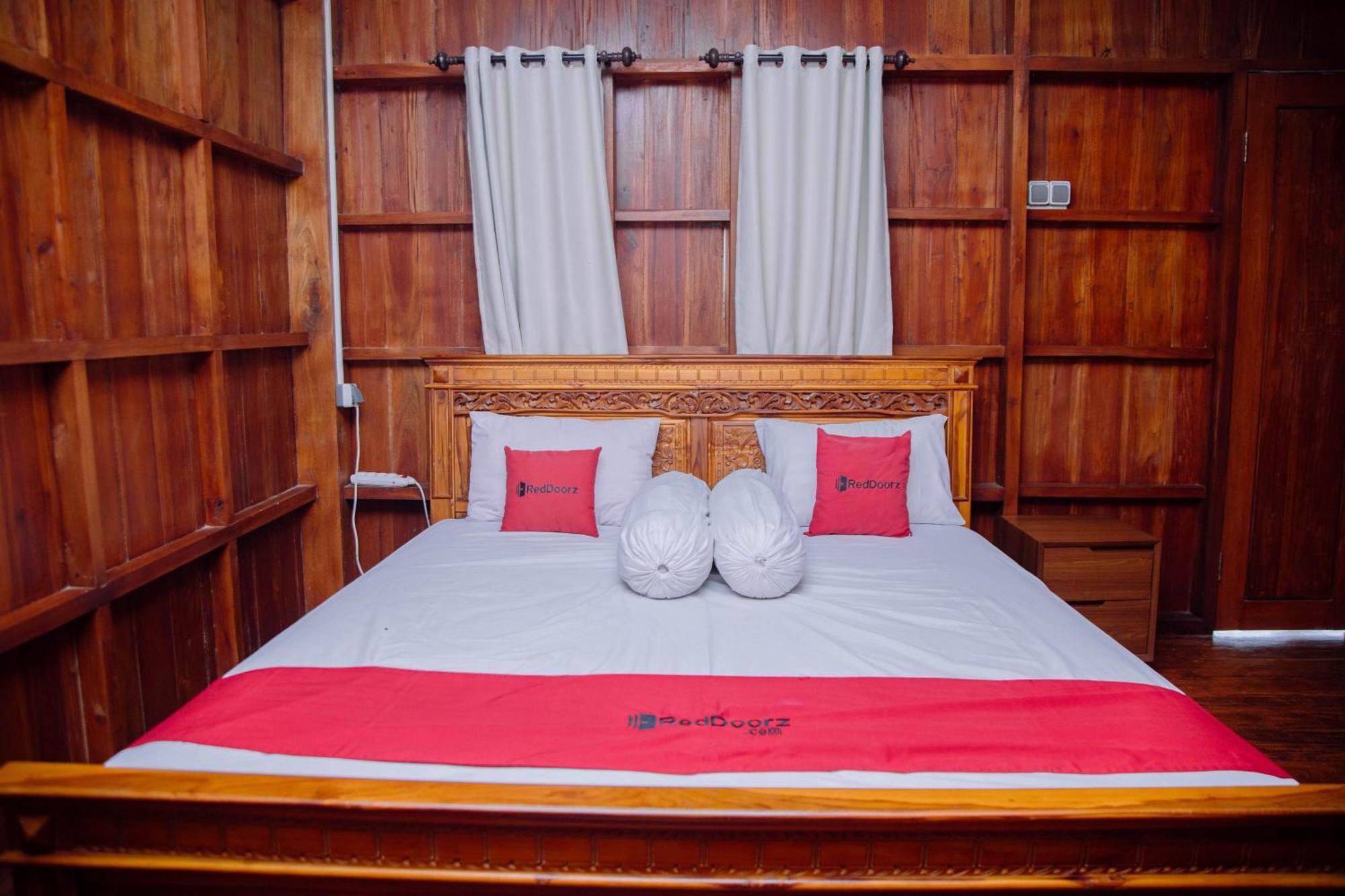 Reddoorz At Villa Bukit Senyum Lombok Kuripan  Extérieur photo
