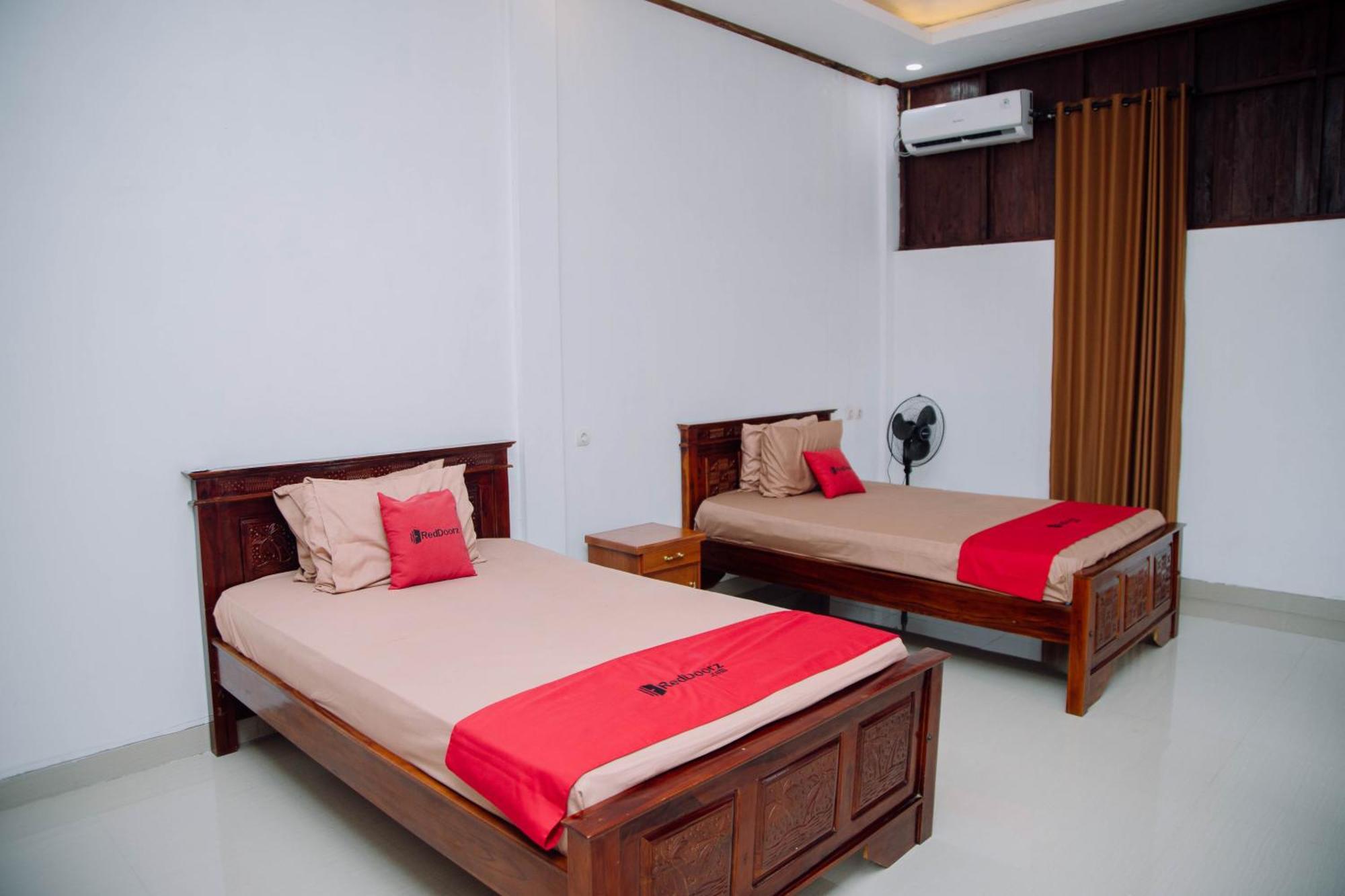 Reddoorz At Villa Bukit Senyum Lombok Kuripan  Extérieur photo