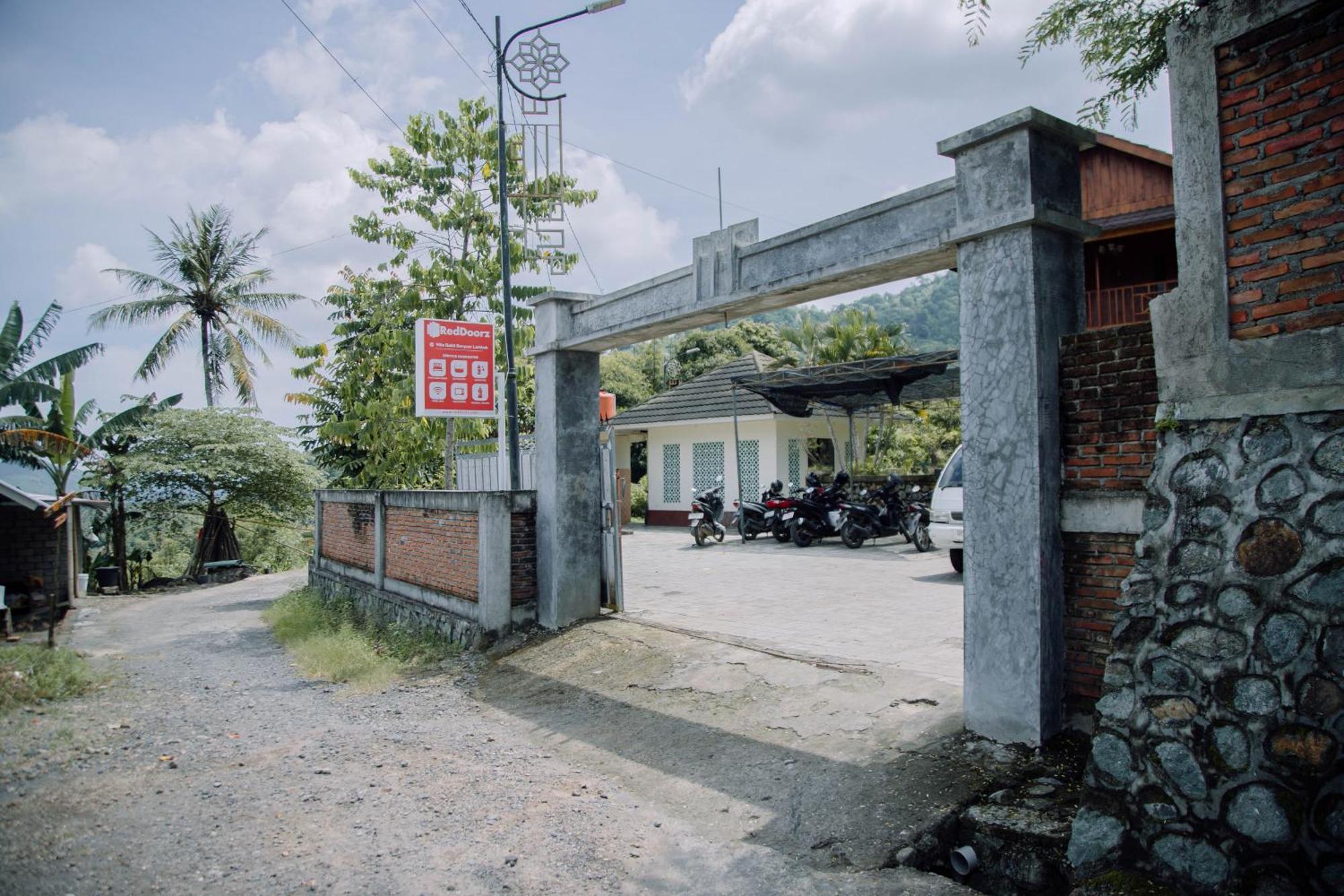 Reddoorz At Villa Bukit Senyum Lombok Kuripan  Extérieur photo